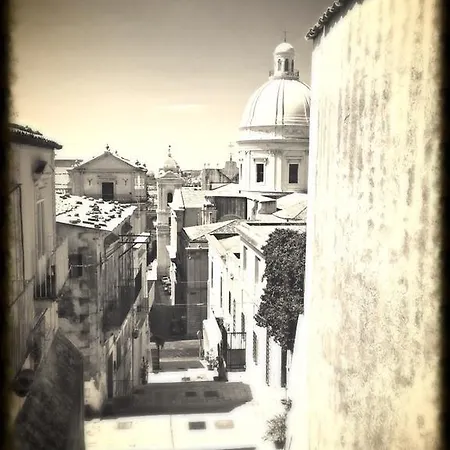 Albergue Della Gioventu - Il Castello Noto